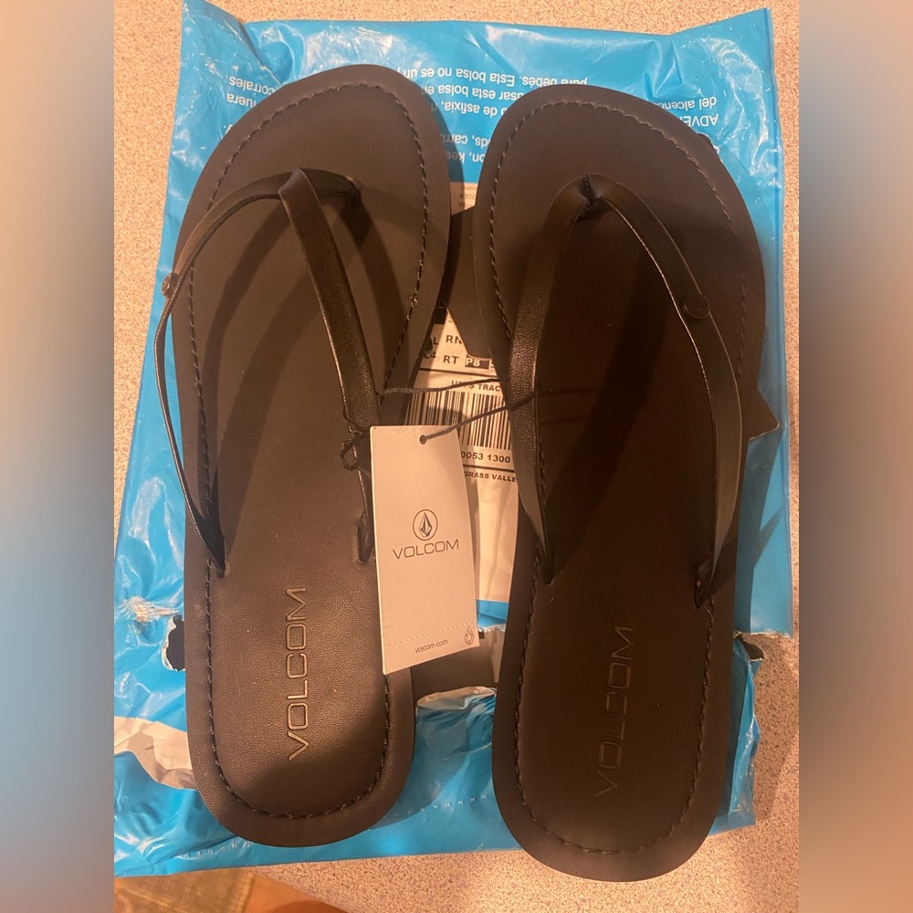 Black Volcom flip flops- brand new!